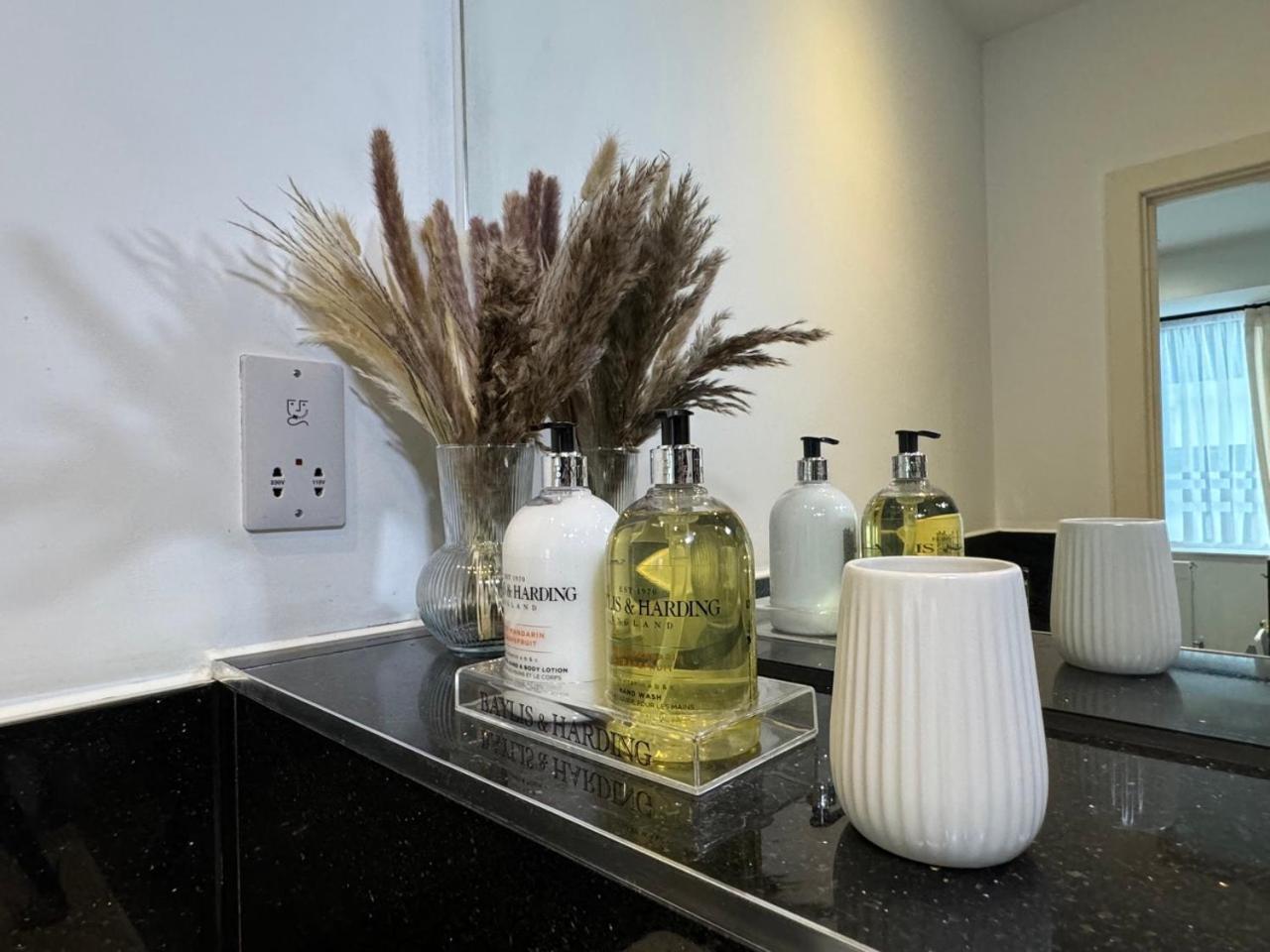 Luxury 2 Bedroom Apartment In Central Croydon With Free Parking Exterior foto